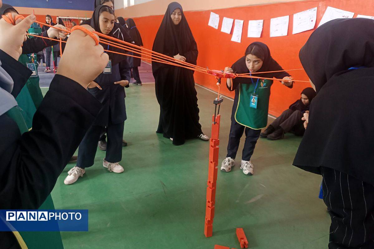 حضور دانش آموزان مدرسه ایثار در اردو توانمند سازی "برپا" در اردوگاه امام خمینی (ره)
