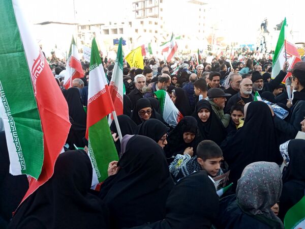 خیرش عظیم ملت یکپارچه ایران علیه عناصر تخریبگر و تروریست مسلح در مشهد مقدس