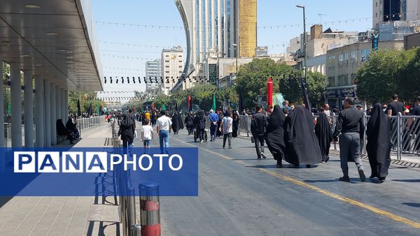مراسم پیاده‌روی جاماندگان اربعین حسینی در مشهد 