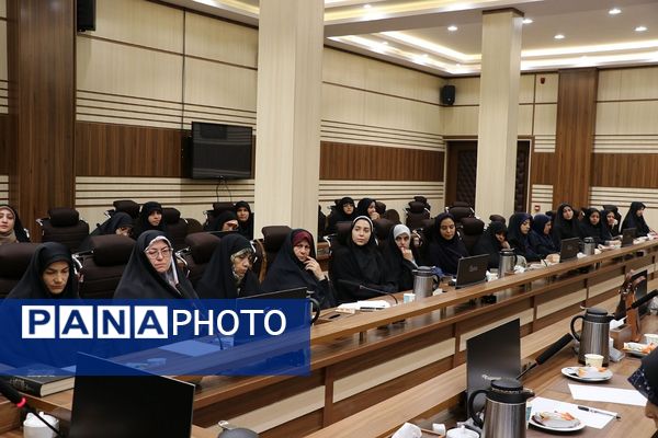 جلسه رابطین بسیج مدارس در سالن معلم ناحیه دو شهرری