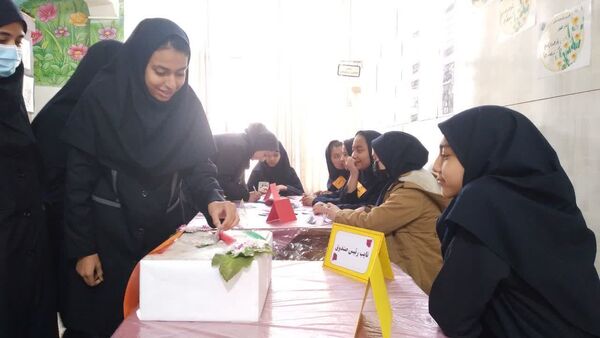 انتخابات شورای دانش آموزی در دبیرستان شاهد شهید حمامی ناحیه شش مشهد