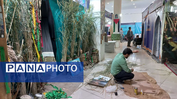 آماده‌سازی غرفه‌های نمایشگاه هفته دفاع مقدس استان قم