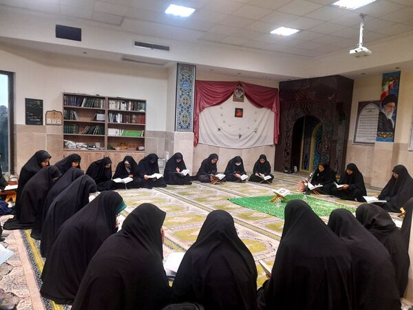جزء خوانی قرآن کریم در حوضه بسیج خواهران آشخانه