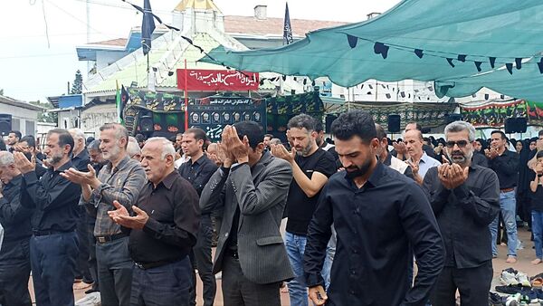 اقامه نماز ظهر عاشورا در محمودآباد 