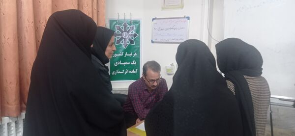جلسه دیدار چهره به چهره والدین با دبیران در کاشمر