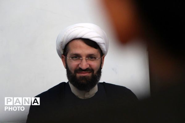 برگزاری جلسه سفیران کتاب یزد با نویسنده کتاب «فرمانده سری»