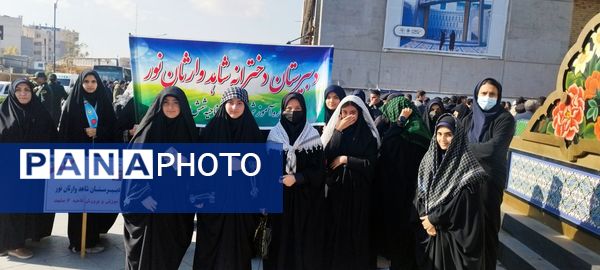 راهپیمایی سیزدهم آبان ماه با حضور دختران دبیرستان شاهد وارثان نور 
