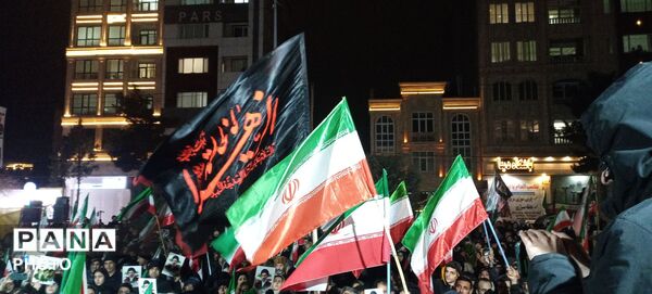 راهپیمایی گسترده مردم نیشابور در احتماع شبانه
