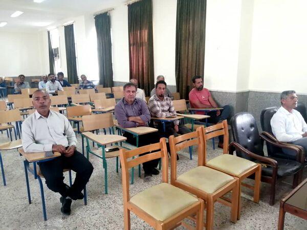 انتخابات انجمن اولیا و مربیان در دبیرستان علی سایانی فین