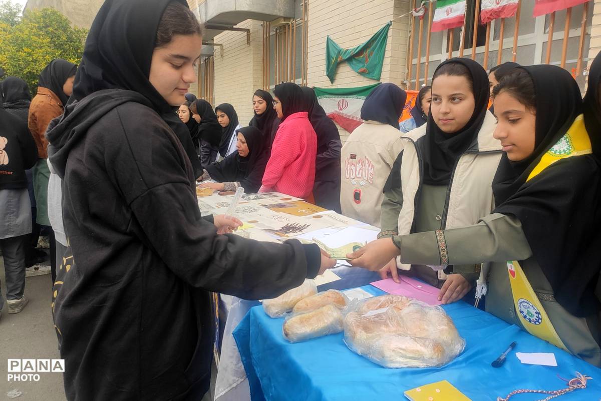 بازارچه دست سازه‌های دانش‌آموزی