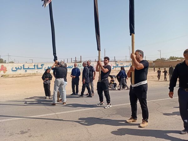 مراسم سینه زنی و علم گردانی در خلیل آباد