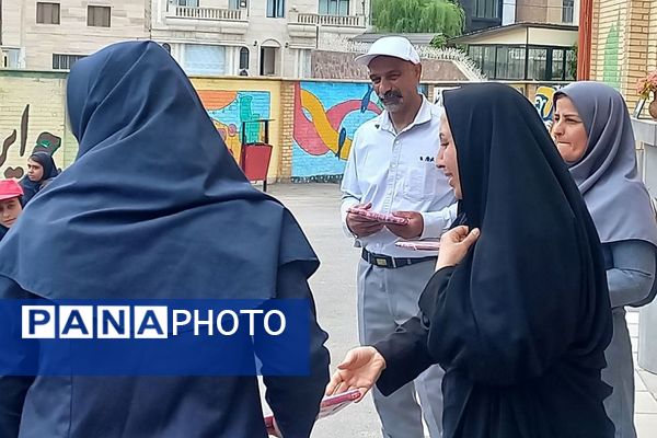 برگزاری مراسم سپاس مربی به مناسبت روز سازمان دانش‌آموزی در هنرستان شیخ محمد بلیغ شهرستان فیروزکوه 