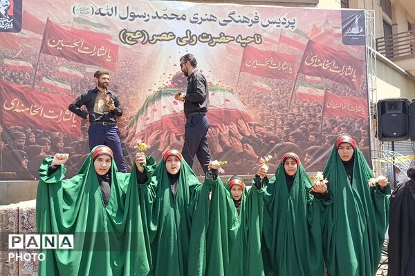 اجرای گروه سرود ریحانه‌الحسین پردیس در مراسم تشییع  رهبر شهید