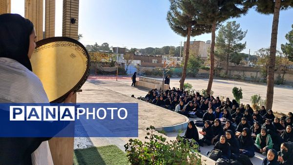 جشن میلاد حضرت زینب در دبیرستان حضرت زینب 