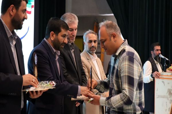 تجلیل از طلایه‌داران برتر تعلیم و تربیت ، آیین تقدیر از معلمین نمونه شهرستان پاکدشت 