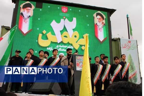 حضور گسترده اقشار مختلف مردم پردیس در راهپیمایی ۲۲ بهمن