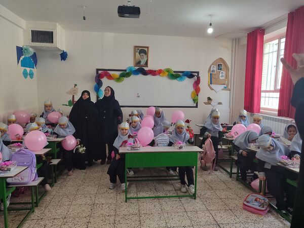 مراسم جشن شکوفه‌‎ها در دبستان شاهد حاج تقی آقا بزرگ مشهد 