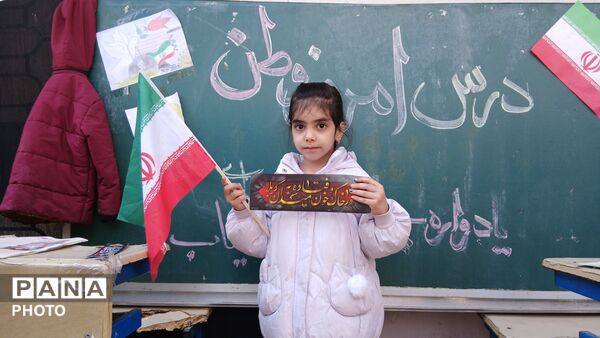 طنین گرامیداشت اربعین رهبری در میدان امام خامنه‌ای (ره) تویسرکان
