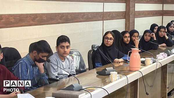 نشست صمیمانه دانش‌آموزان پانا با مسئول سازمان دانش‌آموزی شهرستان نهبندان