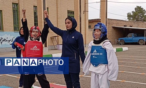 المپیاد ورزشی در دبیرستان عشایری تربیت سیرجان 