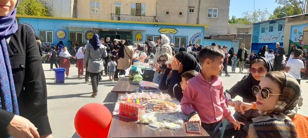 برپایی بازارچه کسب و کار در آموزشگاه امام جعفر صادق(ع)