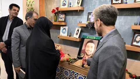 بازدید مسئولان آموزش و پرورش از دبیرستان دوره اول شاهد بروجرد