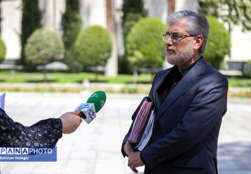  تلاش کنیم ارتباطمان با نخبگانی که مهاجرت کرده‌اند قطع نشود