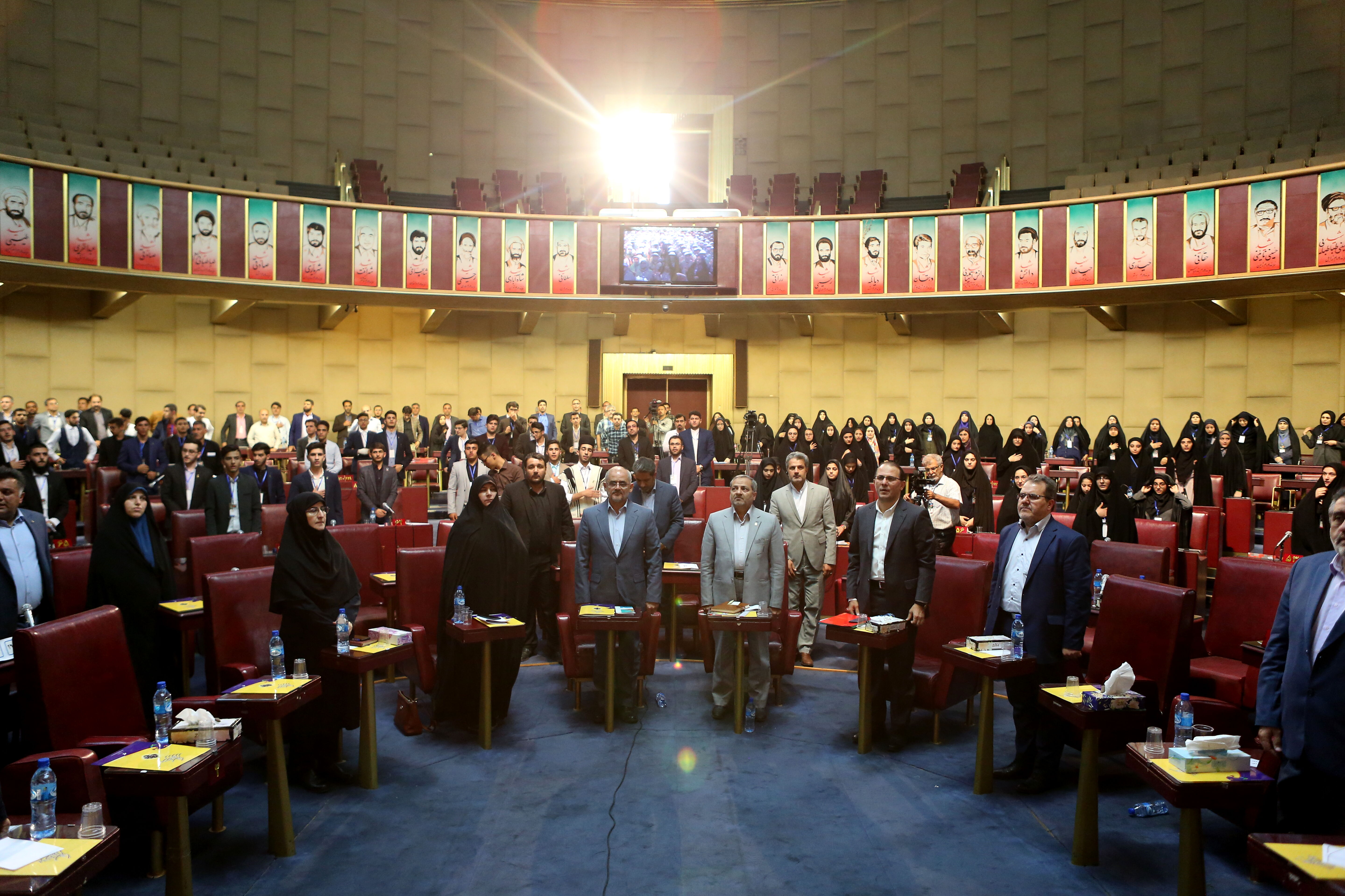  بیست‌وپنج سال تجربه و یازده دوره تصمیم‌سازی دانش‌آموزان‌