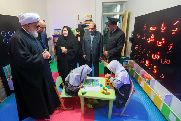 حضور تولیت آستان قدس رضوی در جمع دانش‌آموزان با آسیب بینایی مشهد