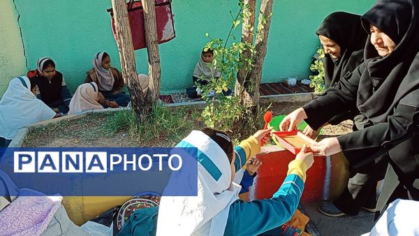 روزی شاد در دبستان سمیه کاشمر 