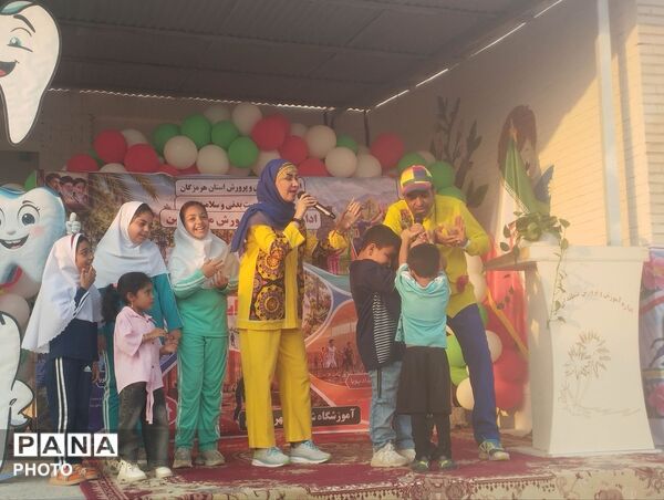 آغاز پویش ملی دهان و دندان در شهر فین با حضور معاون وزیر آموزش‌وپرورش