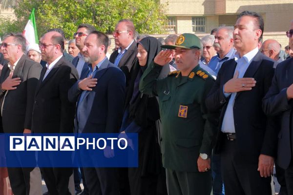 فراشبند صحنه هم‌صدایی مردم و دانش‌آموزان در روز ملی مبارزه با استکبار جهانی 