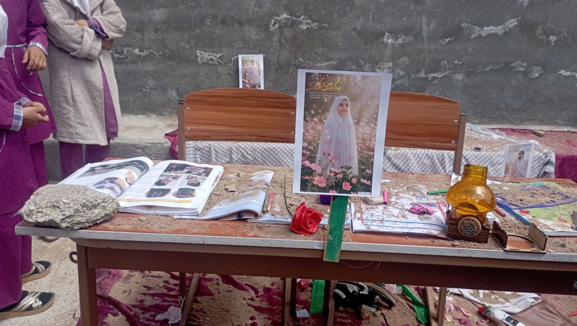 گروه سرود حوزه بسیج دانش‌آموزی شهدای پاتاوه و غرفه‌های نوجوان مبارز در نماز جمعه پاتاوه