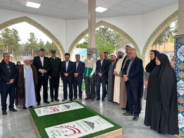 خادمین امام رضا(ع) با شهدا بیعت کردند 