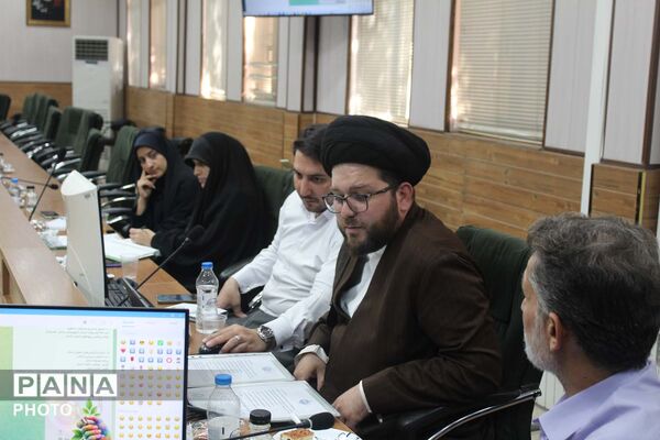 نشست شورای اندیشه‌ورز سازمان دانش‌آموزی استان قم