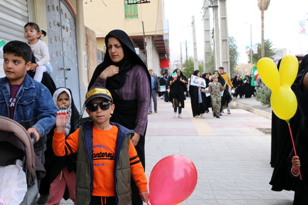 حضور پرشور دهه نودی‌های جهرمی در جشن انقلاب - 1
