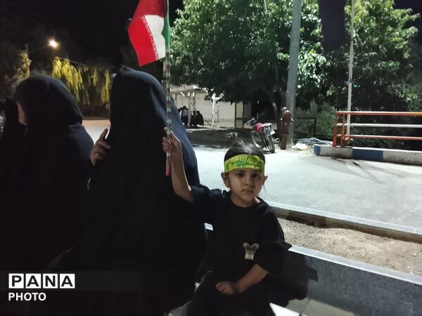 اجتماع مردم در سوگ رهبر شهید دربلوار شهدای شهر بار
