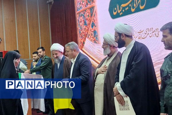 آیین تجلیل از برگزیدگان مسابقات قرآن و عترت بسیج قرچک