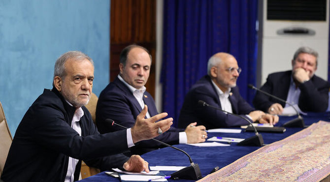 پزشکیان: کارگروهای تخصصی دستگاه‌های اجرایی و فعالان اقتصادی نتایج نشست‌هایشان را به دولت ارائه کنند