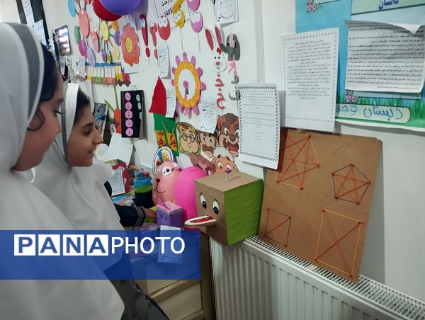 جشنواره بازی و یادگیری همزمان با ایام الله دهه فجر در دبستان وحدت