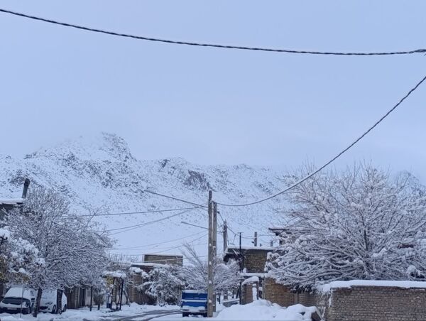 بارش برف، زنگ شادی را در مدرسه عشایری ابن مظاهر به صدا در آورد