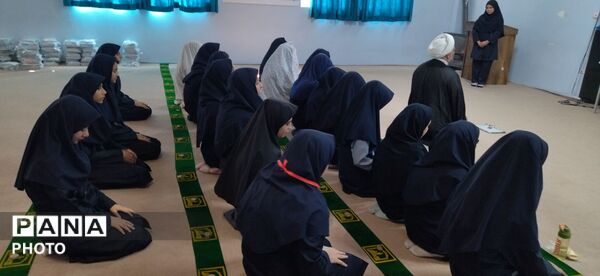 اولین مراسم نماز جماعت سال تحصیلی جدید در دبیرستان فرهنگیان 