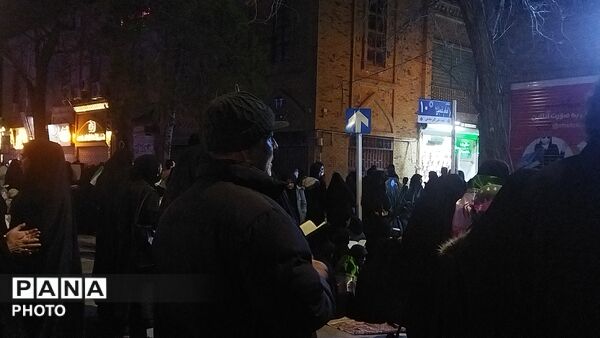 نیشابوری ها قرآن ها را به سر گرفتند-۱ 