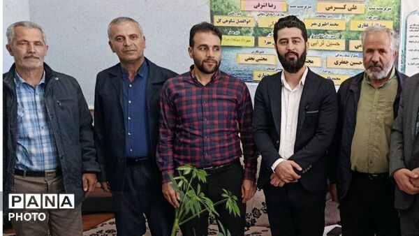 پاسداشت مقام معلم و تجلیل از تلاشگران عرصه تعلیم و تربیت در منطقه سردرود