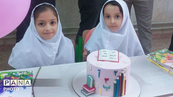 شور و شوق کودکانه‌ی شکوفه‌ها در مهربان