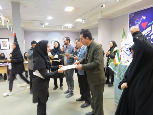 برگزاری رویداد آخراشه در هنرستان هنرهای زیبا 