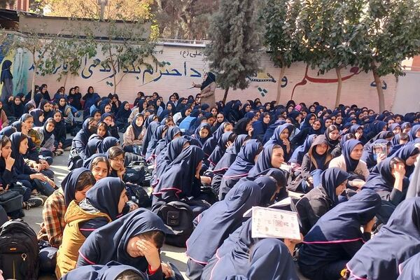 برگزاری مراسم روز دانش‌آموز در مدارس بهارستان‌دو