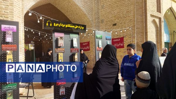 گذری بر غرفه موسسه منتظران ظهور  در نماز جمعه این هفته نیشابور 