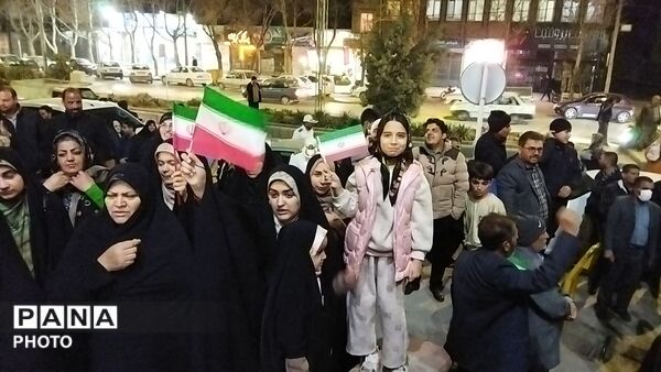 تجدید بیعت با رهبری توسط مردم نیشابور 