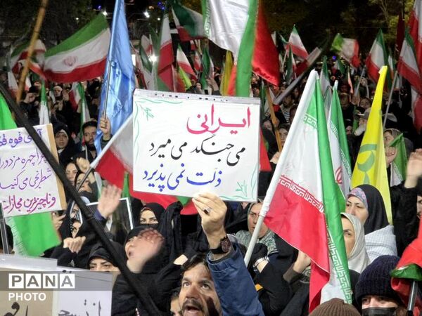 اینجا ایران؛ و نفس میهن و ولایت هنوز بلند است 